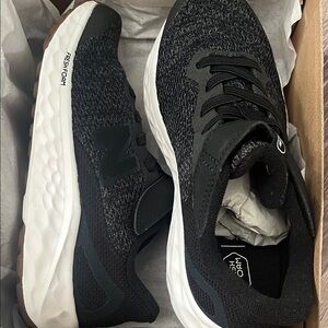 New Balance kids Black and White Fresh Foam Knit Running Shoes NEW